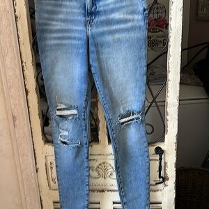 Good American jeans brand new size 6/28 some stretch cute detail on pockets